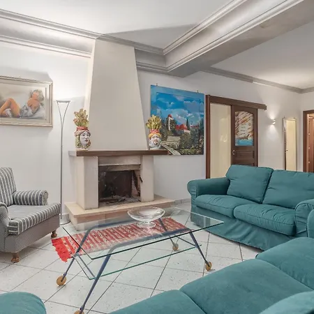 Villa In Con Piscina *