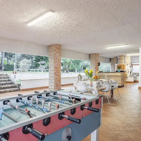 Villa In Con Piscina
