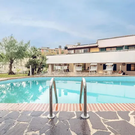 Villa In Con Piscina