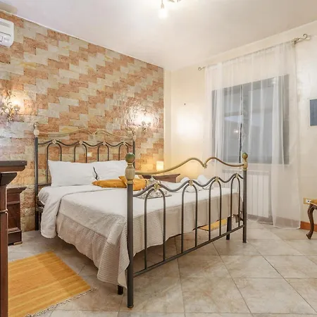 Villa In Con Piscina