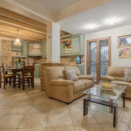 Villa In Con Piscina *